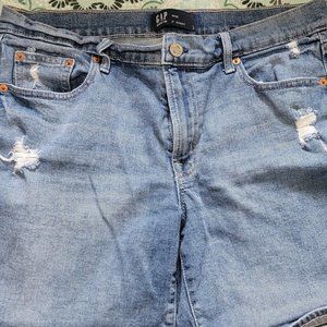 Gap 5" distressed shorts